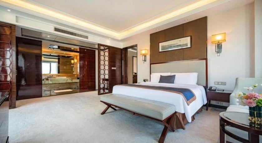 Eurasia Convention International Hotel Wuhan Luaran gambar